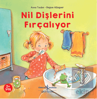 Nil Dişlerini Fırçalıyor